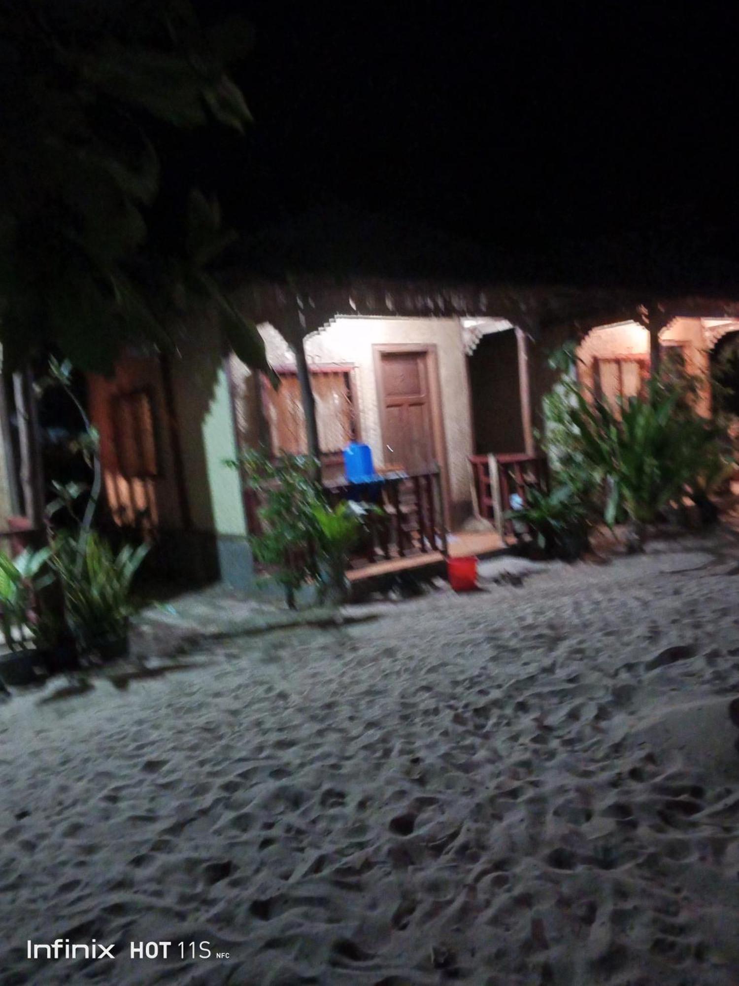 Akoya Beach Park And Cottages Locaroc Exterior photo