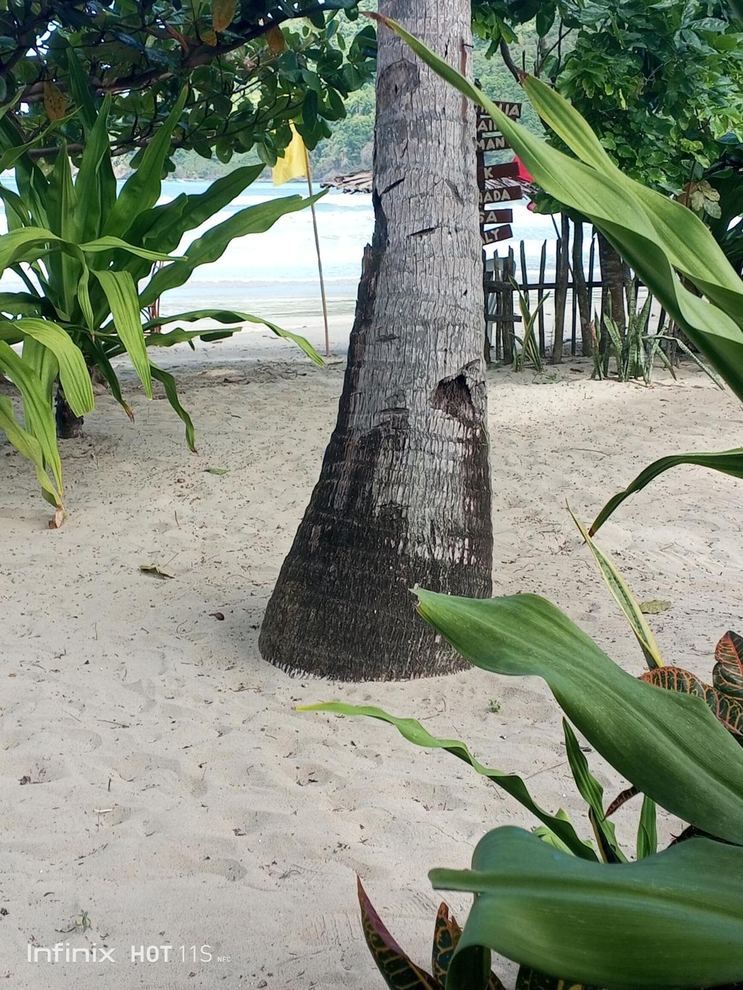 Akoya Beach Park And Cottages Locaroc Room photo
